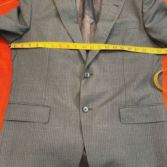 Valentino Gray Stripes Suit.Size 40 - Picture 13 of 16